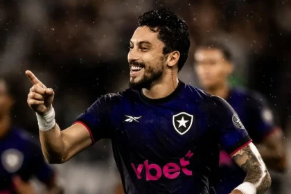 Foto colorida de Alex Telles - Metrópoles