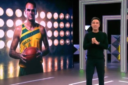 que decidiu manter o compromisso profissional mesmo diante da perda. “Hoje é um