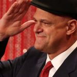 cirurgias e por diversos tratamentos. Em 2022, decidiu interromper os cuidados