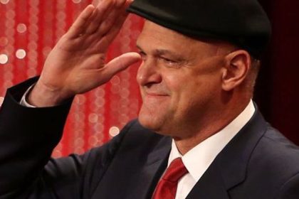 cirurgias e por diversos tratamentos. Em 2022, decidiu interromper os cuidados