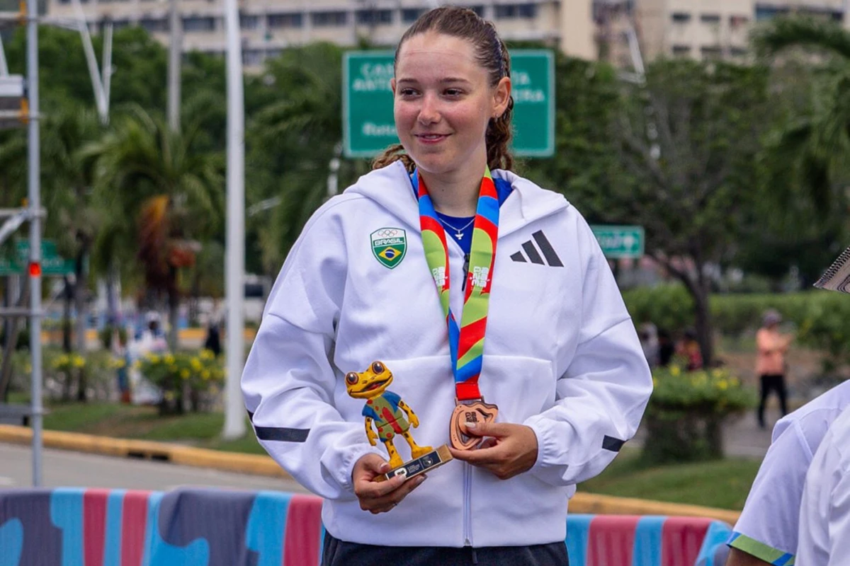 Foto colorida da delegação brasileira ciclismo - Metrópoles