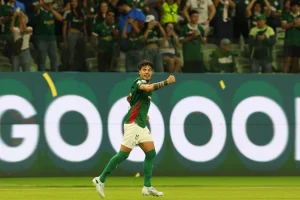 Imagem colorida da partida entre Palmeiras x Athletico-PR