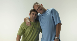 duas cirurgias na cabe&ccedil;a , por muitos anos de quimioterapia, r&aacute;dio