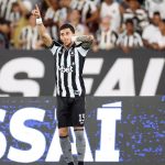 1 a 0, com gol salvador do lateral esquerdo Alex Telles, que deixou o banco no í
