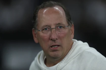 Imagem colorida de John Textor