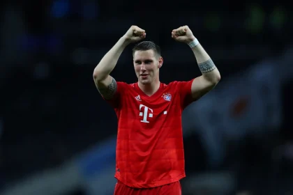 Foto colorida de Niklas Sule, do Bayern de Munique - Metrópoles