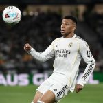 torcedores pedindo a sa&iacute;da de Kylian Mbapp&eacute; passaram a dominar o n