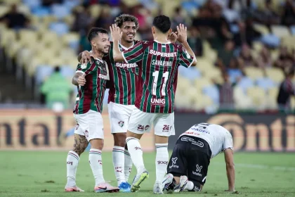 Imagem colorida da comemoração do Fluminense