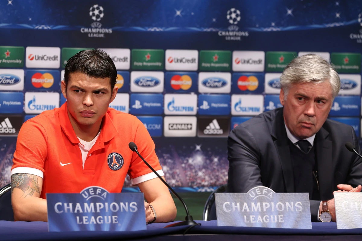 Foto colorida de Thiago Silva e Carlo Ancelotti - Metrópoles