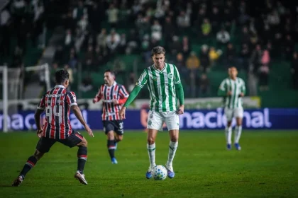 Imagem colorida da partida entre Juventude x São Paulo
